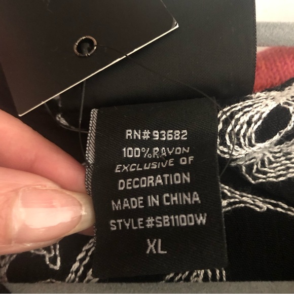 Livi Los Angeles Crochet Embroidered Lace Black and White Floral Boho Hippie Top - Picture 12 of 13